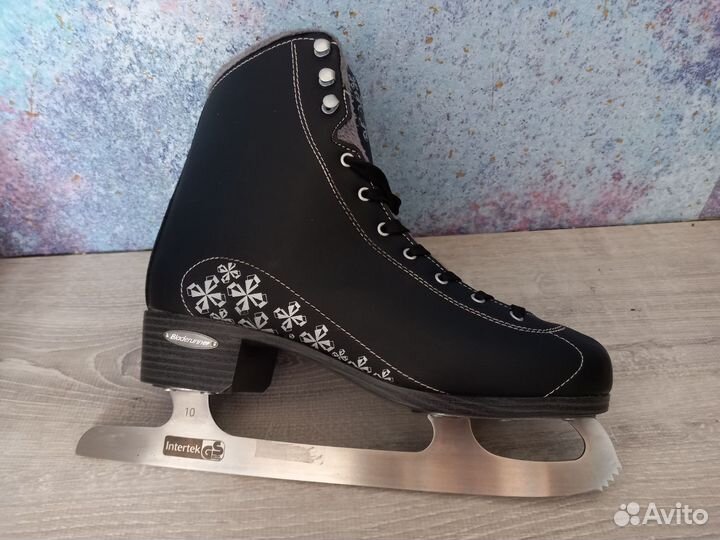 Коньки фигурные и сумка