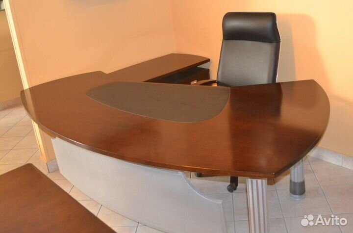 Стол письменный с тумбой из натурального шпона