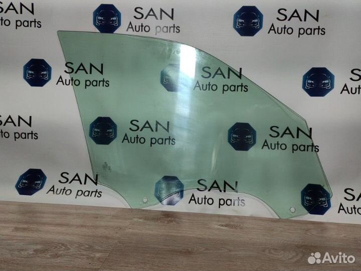 Стекло двери переднее левое Bmw X5 E70 N52B30AF