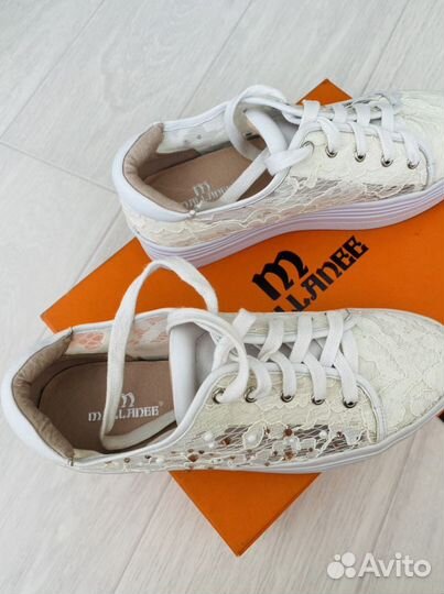 Кроссовки женские новые 36 размер