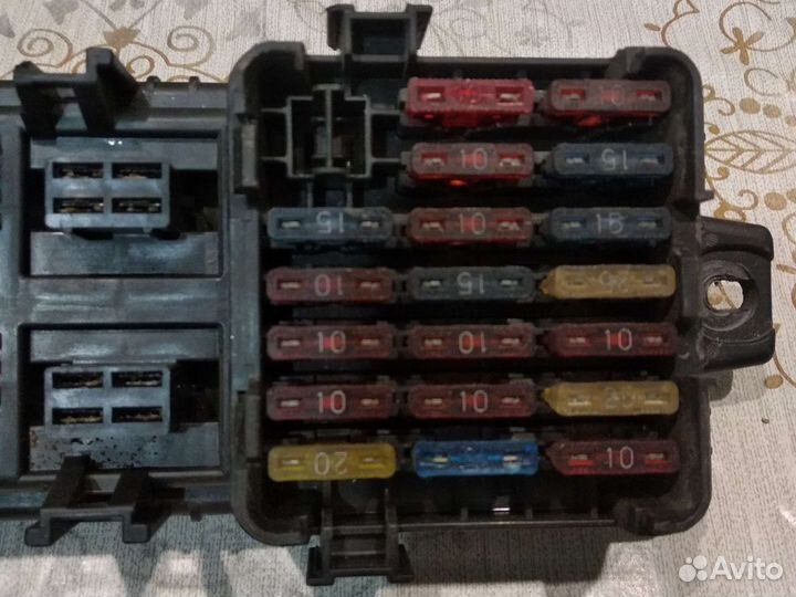 Блок предохранителей Mitsubishi Pajero 2