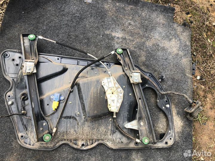 Стеклоподъемник передний правый Passat B6