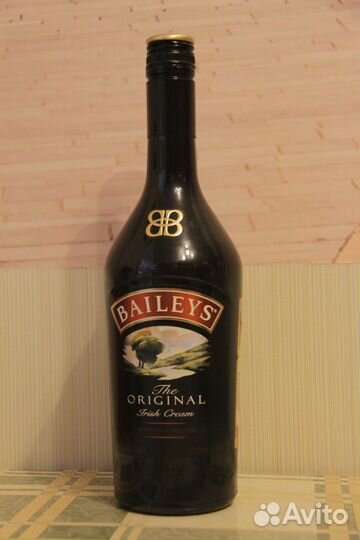 Бутылки из-под алкоголя пустые