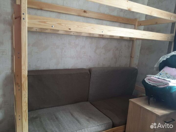 Двухъярусная кровать с диваном