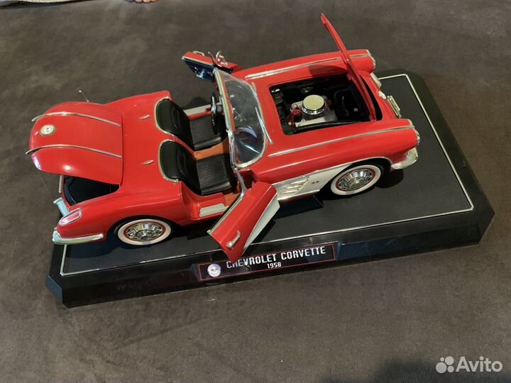 Модель автомобиля Шевроле Корветт 1958 1:12