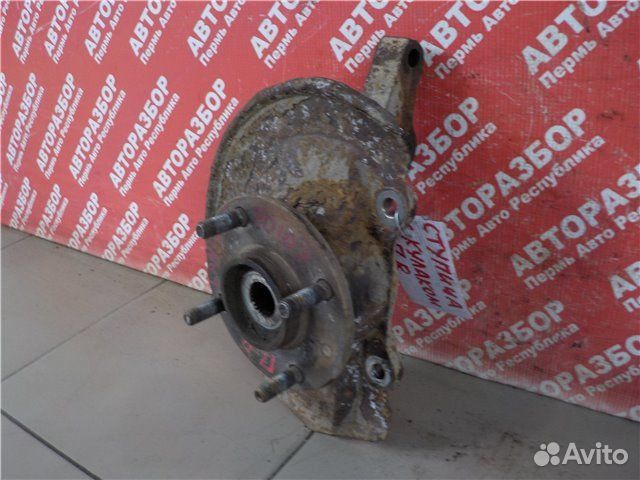 Поворотный кулак передний правый Mitsubishi Lancer