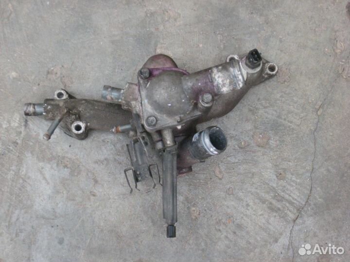 Корпус термостата Hyundai Santa Fe 2.7 бензин G6BA