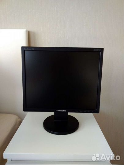 Монитор Samsung 743N