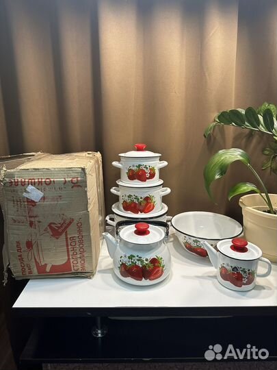 Набро эмалированной посуды