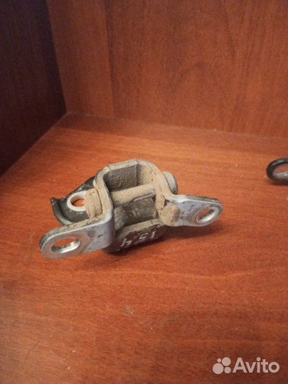 Петля двери задняя правая Ssangyong Kyron 2010