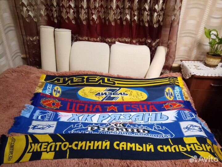 Коллекция хоккейных шарфов