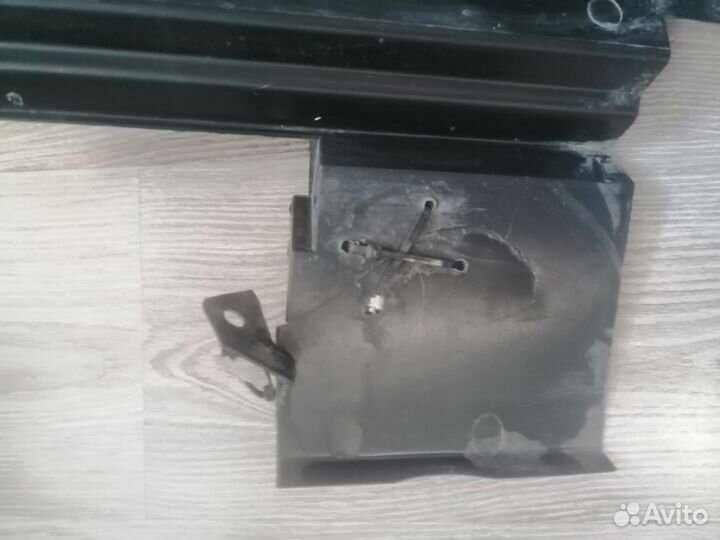 Пыльник (воздуховод) радиатора ниссан ноут е11