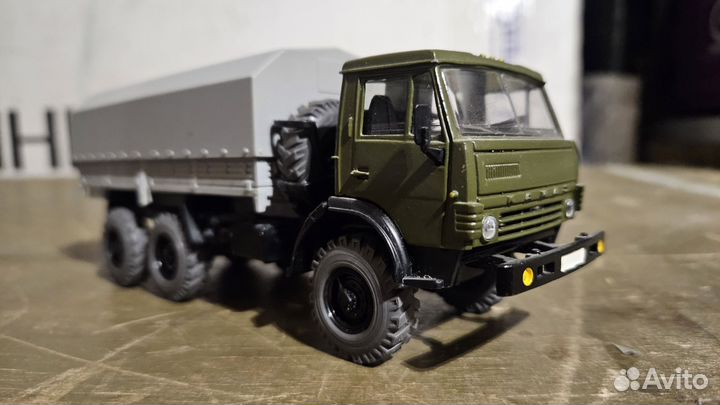 Модель 1:43 Камаз 4310