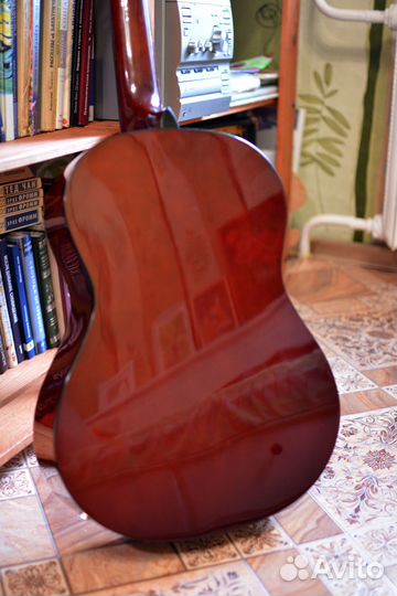 Электроакустическая гитара, со звукоснимателем