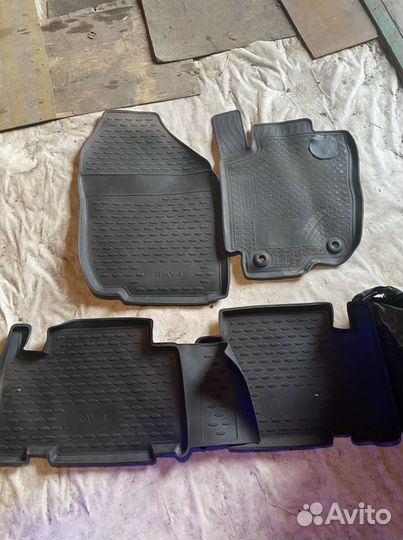 Коврика на RAV 4