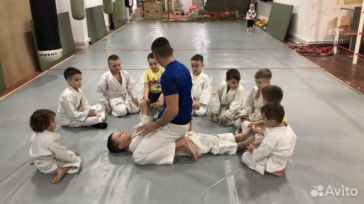 Спортивный тренер смешанных единоборств