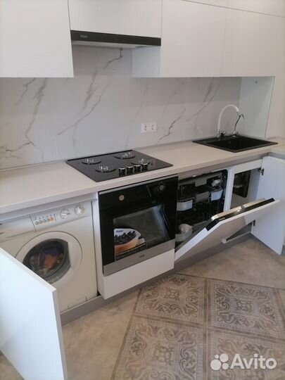 П образная кухня на заказ. Фабрика в Омске