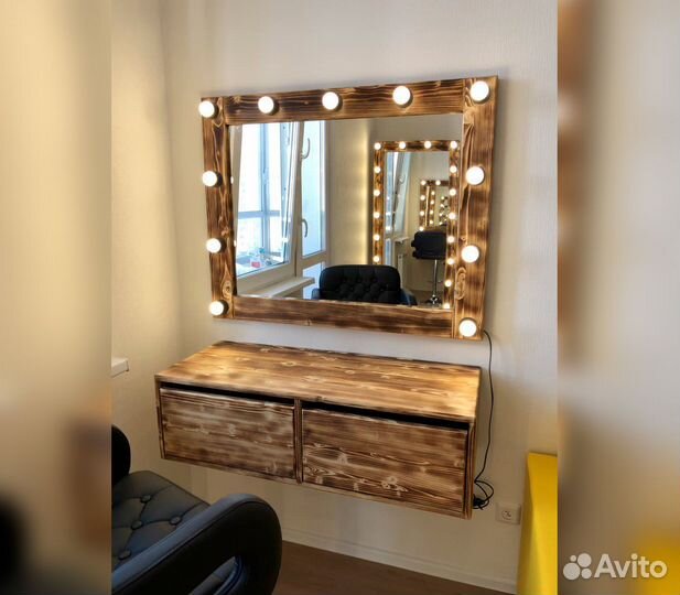 Гримерное зеркало с лампочками