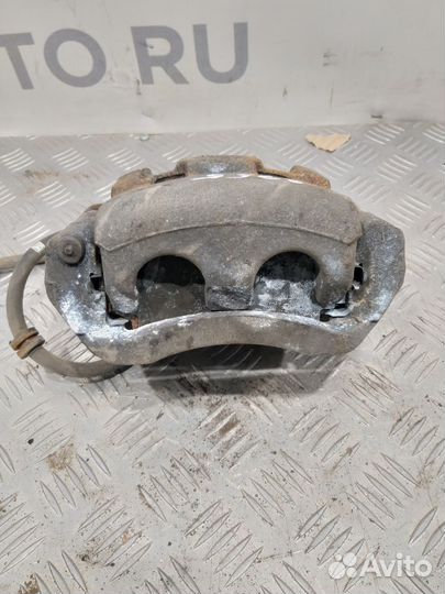 Суппорт тормозной передний левый Mitsubishi Pajero