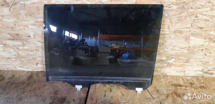 Стекло двери задней левой Infiniti QX80 I рестайли