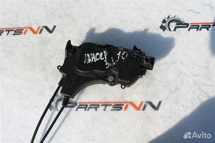 Замок двери задней левой Митсубиши Лансер 10