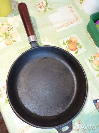 Чугунная сковорода