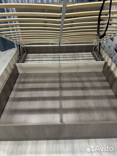 Кровать двухспальная