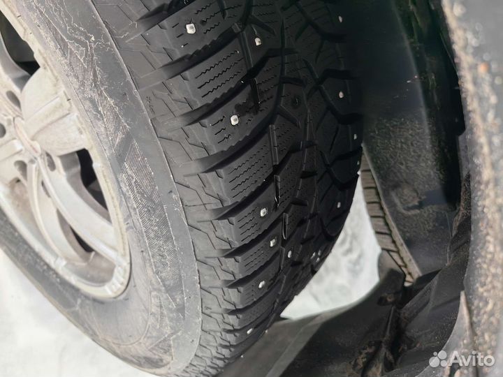 Bridgestone Blizzak Spike-02 265/65 R17