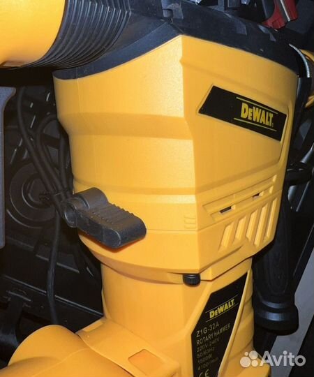 Перфоратор Dewalt 1500W с набором буров