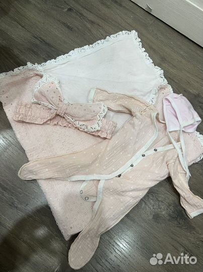 Комплект на выписку для девочки