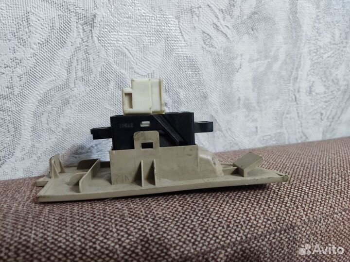 Кнопка стеклоподъемника