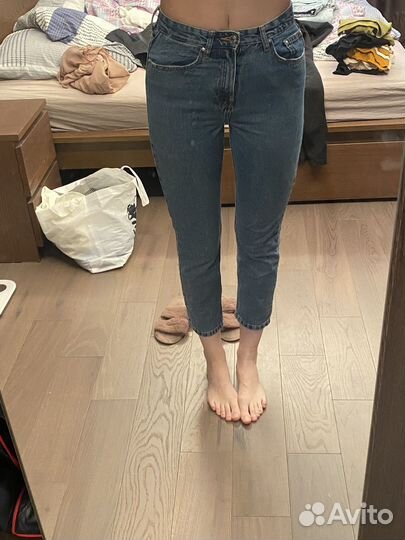 Джинсы mom
