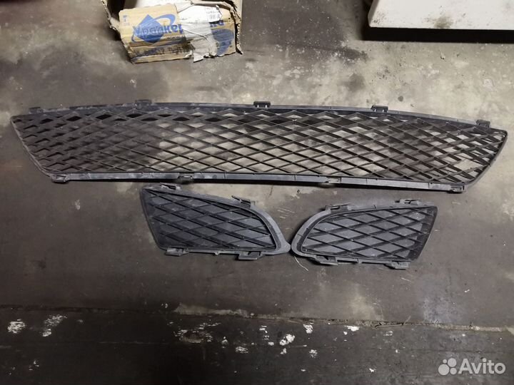 Вставки в передний бампер