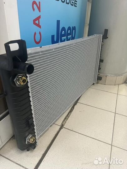 Радиатор охлаждения Cadillac Escalade, Tahoe 07-14