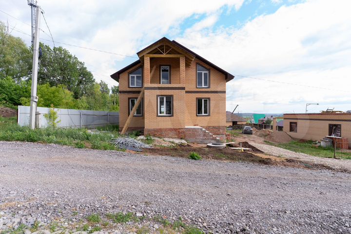 Дом 205 м² на участке 9 сот.