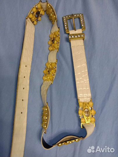 Пояс белый звеньевой со стразами Скарпион