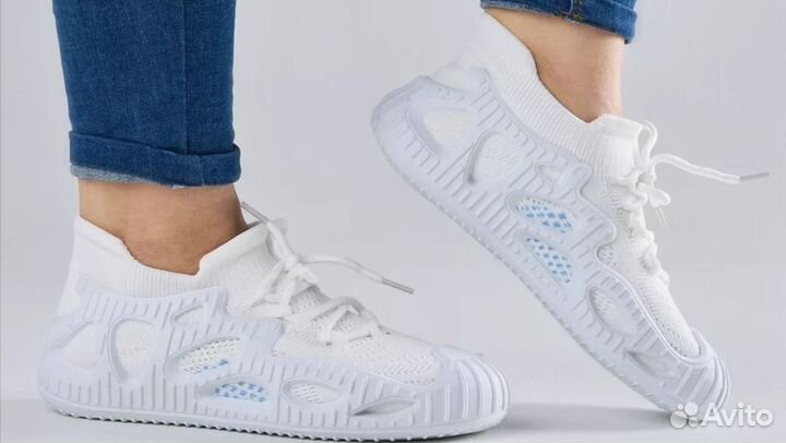 Кроссовки женские