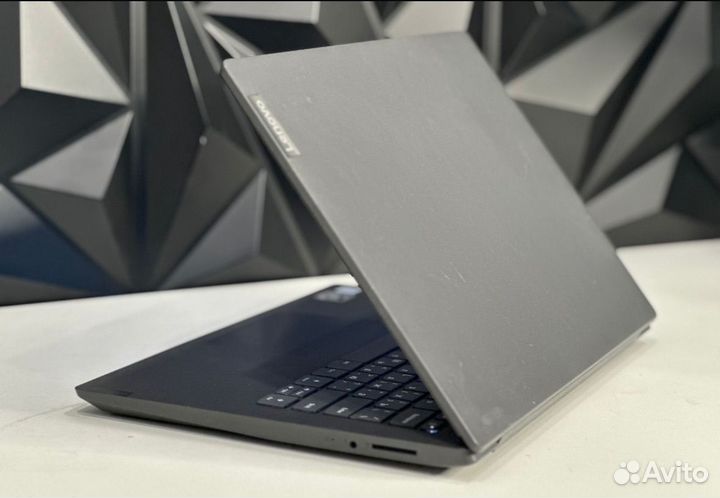 Мощный ноутбук Lenovo I3-8130U SSD-256Gb