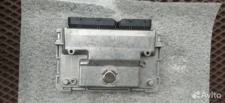 Блок управления двс Skoda Rapid 03E906019T