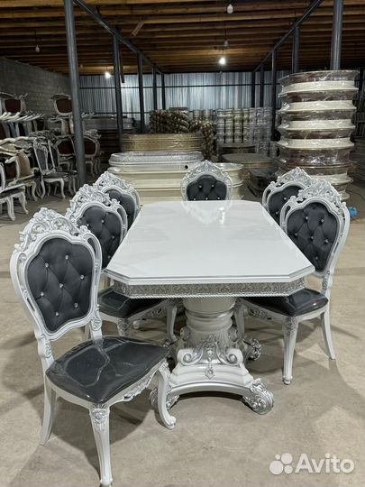 Стол со стульями