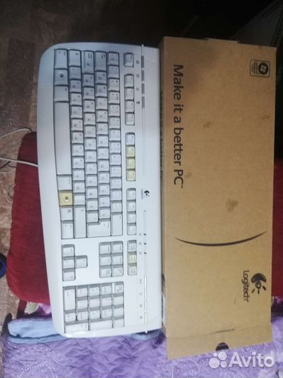 Стол для компьютера плюс манитор И 3 калонки