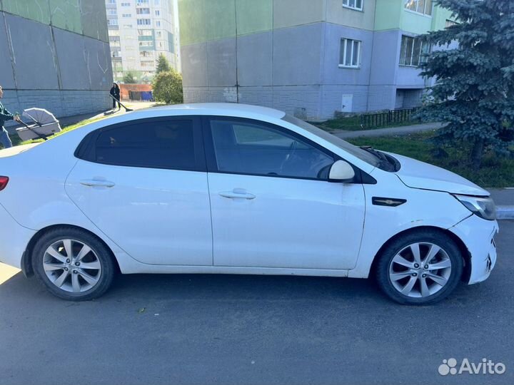 Kia Rio 1.4 МТ, 2015, битый, 190 000 км