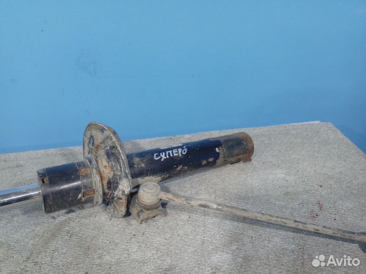 Амортизатор передний левыйправый Skoda Superb 2