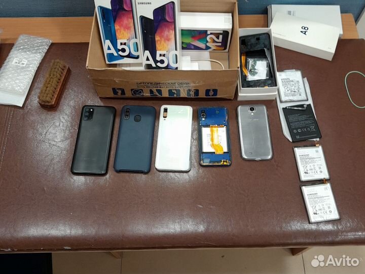 Коробка запчастей для телефонов