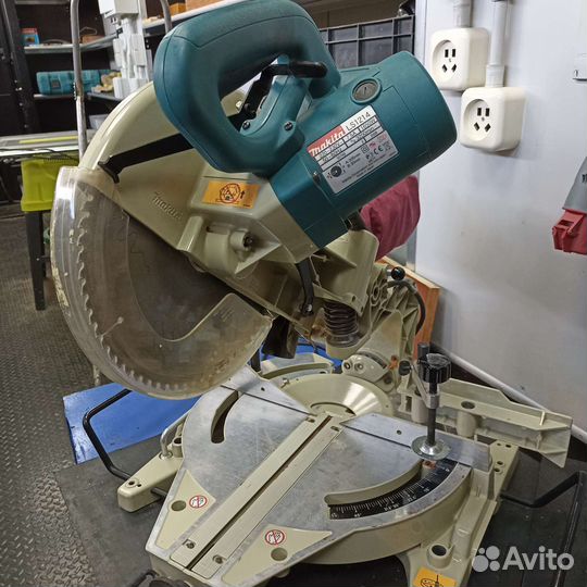 Торцовочная пила makita LS1214