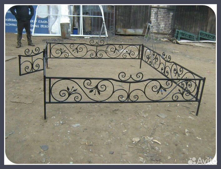 Оградки на кладбище