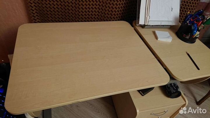 Растущая парта Астек Лидер с выкатной тумбой