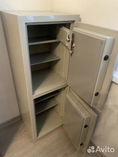 Сейф металлический большой