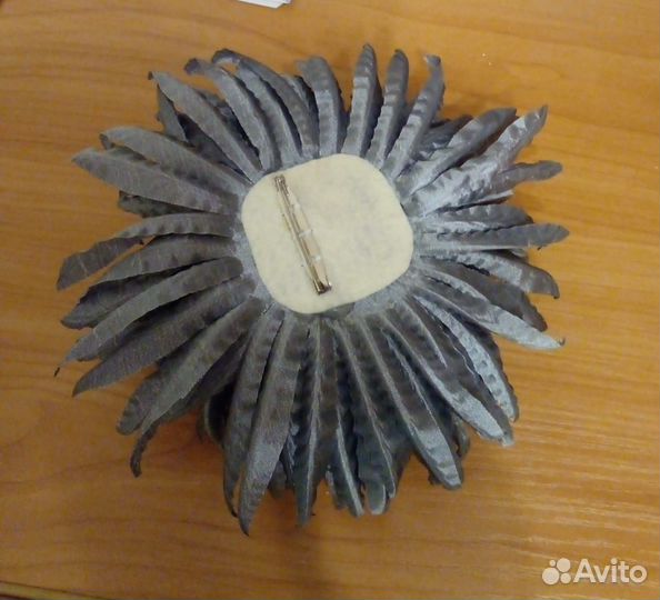 Брошь астра