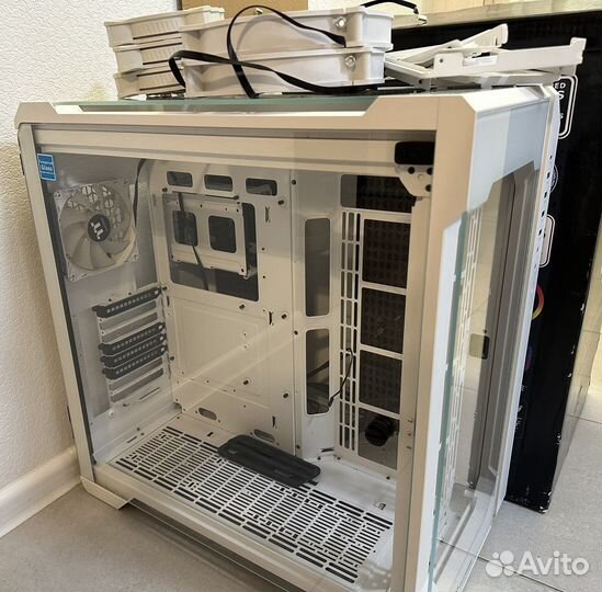 Корпус thermaltake view 51 white